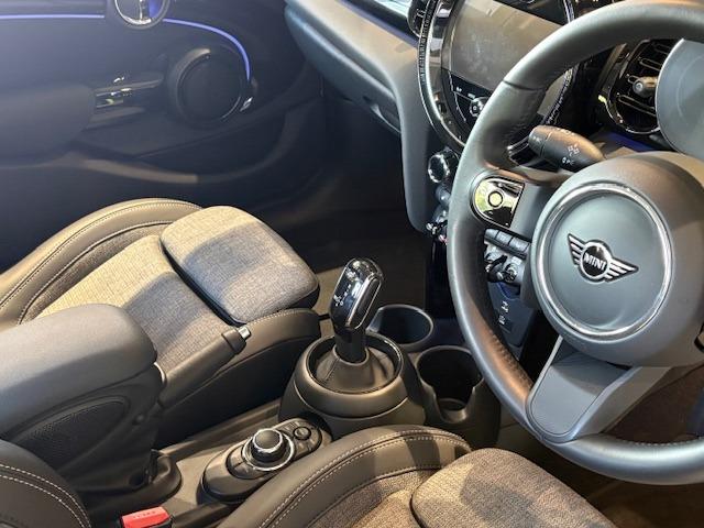 MINI クーパーSプレミアムプラスパッケージクラシックトリム 2年保証 後期モデル Appleカープレイ バックモニター 前後センサー(20枚目)