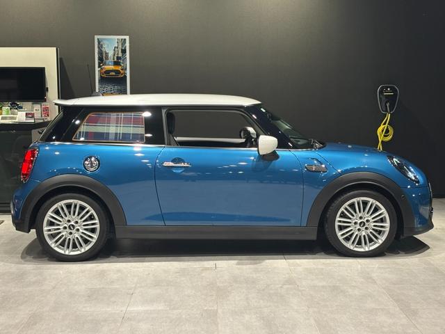 ＭＩＮＩ クーパーＳ　クラシック・トリム　アップルカープレイ　シートヒーター　ＥＴＣ　バックカメラ　衝突被害軽減ブレーキ　ワイヤレスチャージ（4枚目）