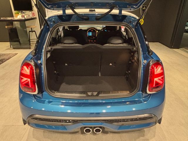 ＭＩＮＩ クーパーＳ　クラシック・トリム　アップルカープレイ　シートヒーター　ＥＴＣ　バックカメラ　衝突被害軽減ブレーキ　ワイヤレスチャージ（9枚目）