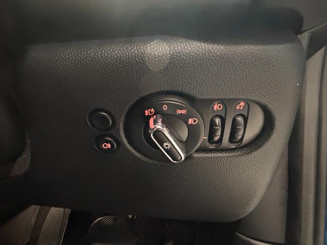 ＭＩＮＩ クーパーＳ　クラシック・トリム　アップルカープレイ　シートヒーター　ＥＴＣ　バックカメラ　衝突被害軽減ブレーキ　ワイヤレスチャージ（15枚目）