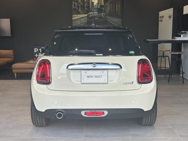 ＭＩＮＩ クーパー　中期型　純正１７インチアルミ　Ｂカメラ　ＥＴＣ　衝突被害軽減ブレーキ　純正ナビ　スマートキー（2枚目）