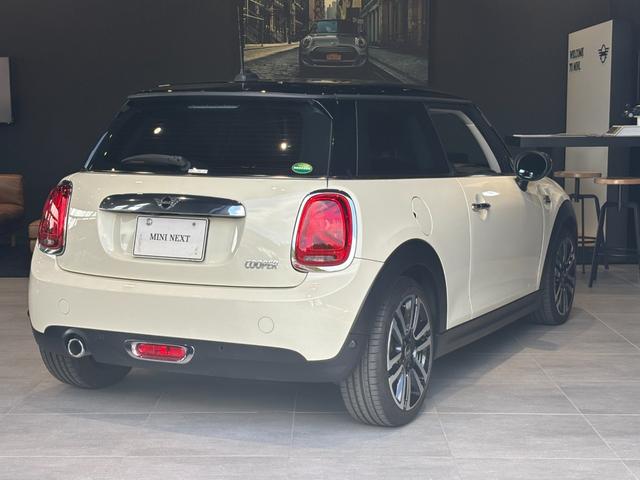 ＭＩＮＩ クーパー　中期型　純正１７インチアルミ　Ｂカメラ　ＥＴＣ　衝突被害軽減ブレーキ　純正ナビ　スマートキー（4枚目）