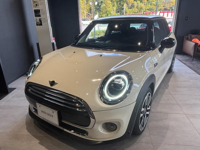 ＭＩＮＩ クーパー　中期型　純正１７インチアルミ　Ｂカメラ　ＥＴＣ　衝突被害軽減ブレーキ　純正ナビ　スマートキー（5枚目）