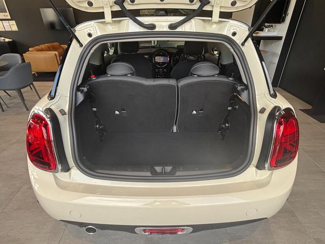 ＭＩＮＩ クーパー　中期型　純正１７インチアルミ　Ｂカメラ　ＥＴＣ　衝突被害軽減ブレーキ　純正ナビ　スマートキー（8枚目）