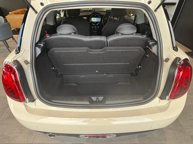 ＭＩＮＩ クーパー　中期型　純正１７インチアルミ　Ｂカメラ　ＥＴＣ　衝突被害軽減ブレーキ　純正ナビ　スマートキー（9枚目）