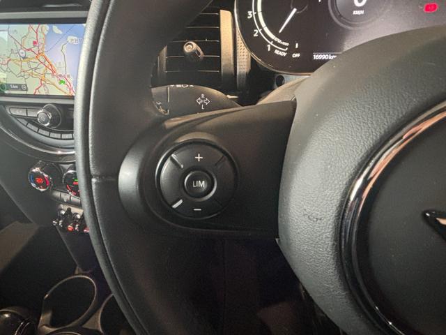 ＭＩＮＩ クーパー　中期型　純正１７インチアルミ　Ｂカメラ　ＥＴＣ　衝突被害軽減ブレーキ　純正ナビ　スマートキー（15枚目）