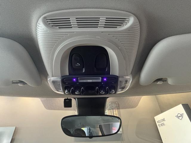 ＭＩＮＩ クーパー　中期型　純正１７インチアルミ　Ｂカメラ　ＥＴＣ　衝突被害軽減ブレーキ　純正ナビ　スマートキー（19枚目）