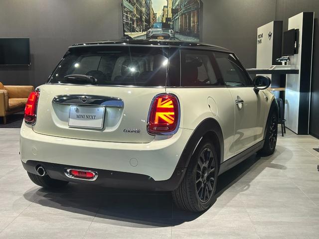 MINI クーパー 2年保証 ワンオーナー 黒レザレットシート シートヒーター 純正ナビ Bカメラ(5枚目)