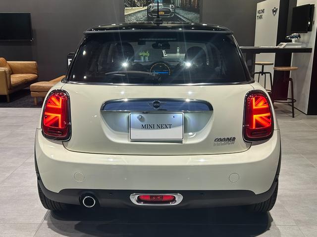 MINI クーパー 2年保証 ワンオーナー 黒レザレットシート シートヒーター 純正ナビ Bカメラ(7枚目)