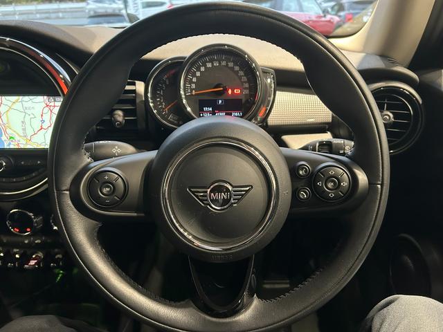 MINI クーパー 2年保証 ワンオーナー 黒レザレットシート シートヒーター 純正ナビ Bカメラ(13枚目)