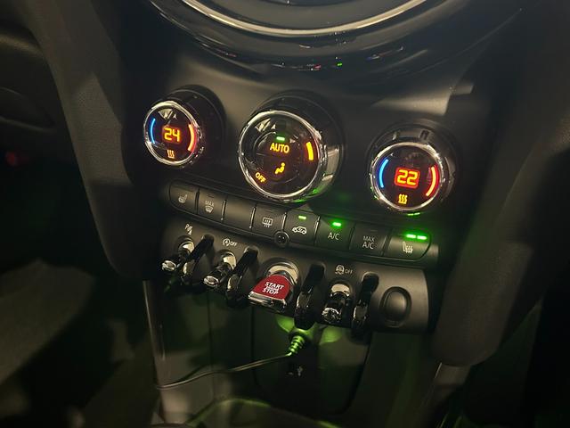MINI クーパー 2年保証 ワンオーナー 黒レザレットシート シートヒーター 純正ナビ Bカメラ(14枚目)