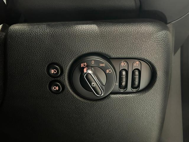 MINI クーパー 2年保証 ワンオーナー 黒レザレットシート シートヒーター 純正ナビ Bカメラ(21枚目)