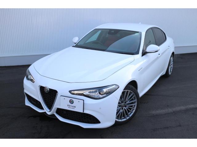 ヴェローチェ 高年式・低走行のVELOCEが入庫致しました。ワンオーナー車でグッドコンディションの1台です!内装はレザーシートでスポーティで高級な雰囲気に仕上げられております。(1枚目)