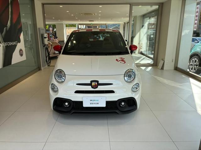 アバルト595 コンペティツィオーネ(1枚目)