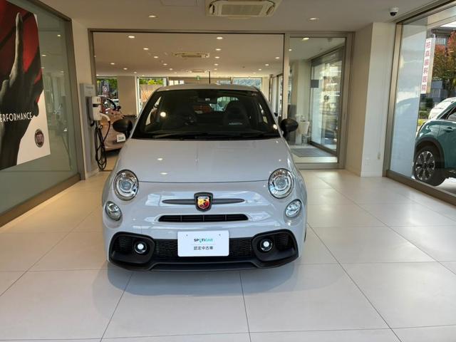 アバルト595 コンペティツィオーネ(1枚目)