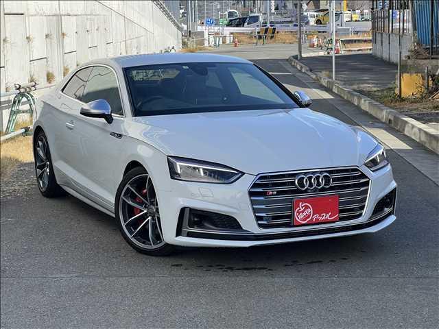 Ｓ５ レザー／アシスタンスＰＫＧ　レッドブレーキキャリパー　サラウ　マッサージ付レザーシート／アシスタンスＰＫＧ／レッドキャリパ－／純正１９ＡＷ／マトリクスＬＥＤ／サラウンドビューカメラ／サイドアシスト／プレセンス／ＡＣＣ／レーンアシスト／後期／アップル／（1枚目）