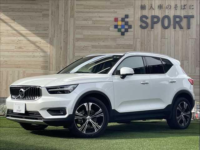 ボルボ ＸＣ４０ Ｔ４　ＡＷＤ　インスクリプション　ハーマンカードン　３６０°カメラ　黒革シート　ブラインドスポットモニター　シートヒーター　パワーシート　シートメモリー　ＬＥＤヘッドライト　Ｂｌｕｅｔｏｏｔｈ接続　アップルカープレイ　フルセグＴＶ