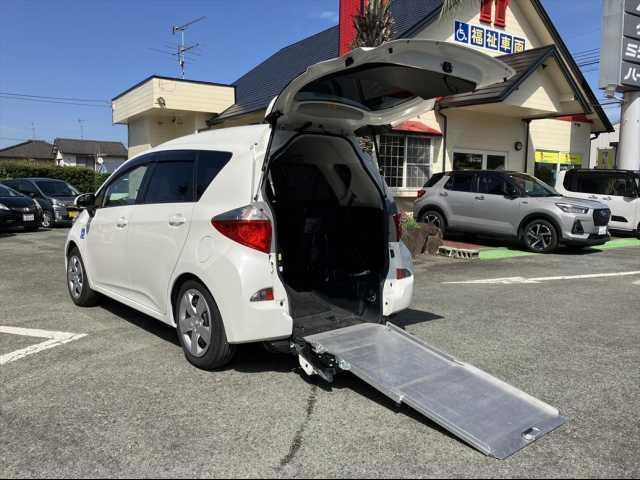 Ｇ車イス仕様車　ＴＹＰＥ－ＩＩ　４人乗り　８ナンバー　車いす２台　１．５列目乗車　４人乗り　車いす後退防止ベルト　電動車いす固定装置　メモリーナビ　ワンセグＴＶ　バックカメラ　ＥＴＣ　禁煙車