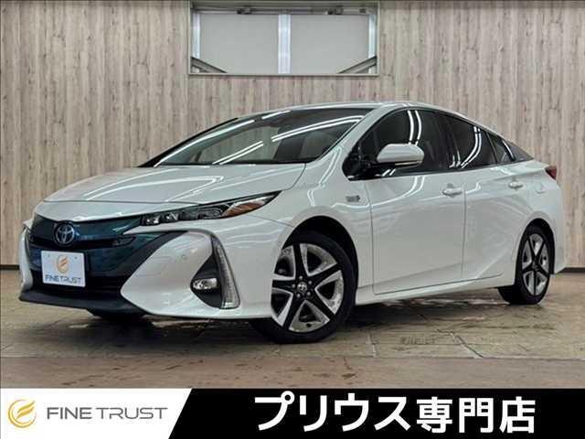 プリウスＰＨＶ(トヨタ) Ａ　禁煙車　純正１１．６インチナビ　フルセグＴＶ　寒冷地仕様　純正ＯＰ１７インチＡＷ　レーダークルーズコントロール　衝突軽減ブレーキ　Ｂｌｕｅｔｏｏｔｈ　バックカメラ　シートヒーター　コーナーセンサー 中古車画像