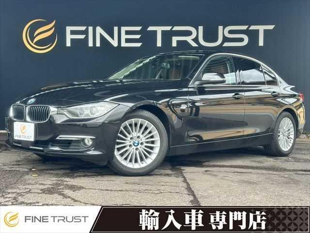 ３シリーズ(BMW) ３２０ｉラグジュアリー　茶革シート　アダプティブクルーズコントロール　純正ＨＤＤナビ　バックカメラ　シートヒーター付パワーシート　禁煙車　Ｂｌｕｅｔｏｏｔｈ　インテリジェントセーフティ　ＨＩＤヘッドランプ　純正１７インチＡＷ 中古車画像