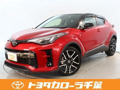 C-HR S GRスポーツ 1年間走行無制限保証 衝突回避被害軽減 車線逸脱警報機能 メモリナビ バックカメラ パノラミックモニタ ETC 電源コンセント クルーズコントロール LEDヘッドライト スマートキー オートエアコン 中古車画像