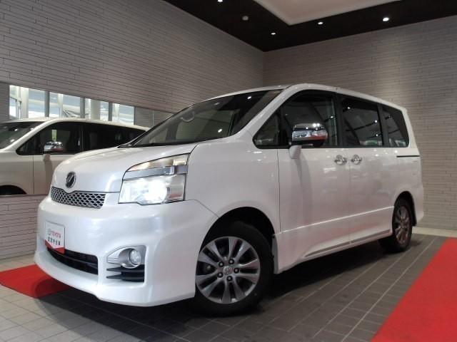 ヴォクシー ＺＳ　煌ＩＩＩ　トヨタ認定中古車　フルセグ　メモリーナビ　ＤＶＤ再生　バックカメラ　ＥＴＣ　両側電動スライド　ＨＩＤヘッドライト　ウオークスルー　乗車定員８人　３列シート（1枚目）
