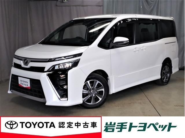 ヴォクシー ジョシュセキリフトアップ　４ＷＤ　寒冷地　衝突被害軽減システム　メモリーナビ　バックカメラ　両側電動スライド　フルセグ　ＬＥＤヘッドランプ　アルミホイール　スマートキー　オートクルーズコントロール　アイドリングストップ　ＥＴＣ（1枚目）