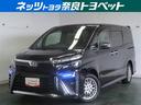 ヴォクシー ハイブリッドＺＳ　煌ＩＩＩ　アイドリングストップ　地デジＴＶ　リヤカメラ　１オナ車　Ｗエアコン　スマートキー　ＤＶＤ再生可　クルコン　ＶＳＣ　キーレス　アルミホイール　ナビ＆ＴＶ　ＬＥＤヘッドランプ　ＥＴＣ　３列シート　ＡＢＳ（1枚目）