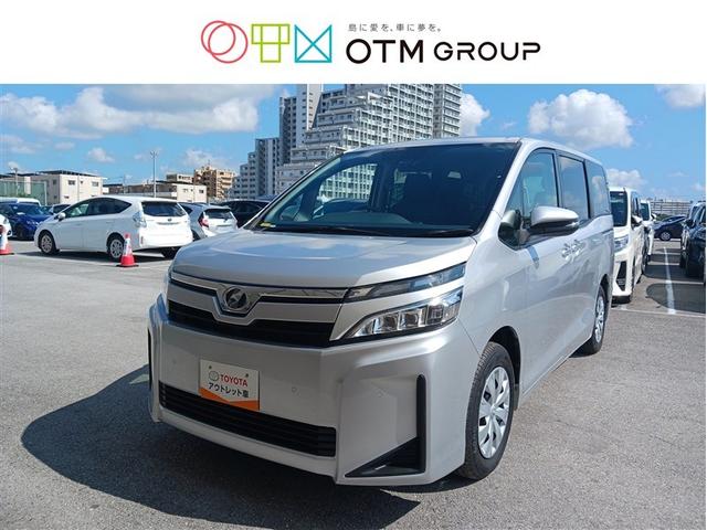 沖縄県の中古車ならヴォクシー Ｘ　メモリーナビ　ミュージックプレイヤー接続可　バックカメラ　衝突被害軽減システム　ＥＴＣ　両側電動スライド　ＬＥＤヘッドランプ　ウオークスルー　乗車定員８人　３列シート　アイドリングストップ