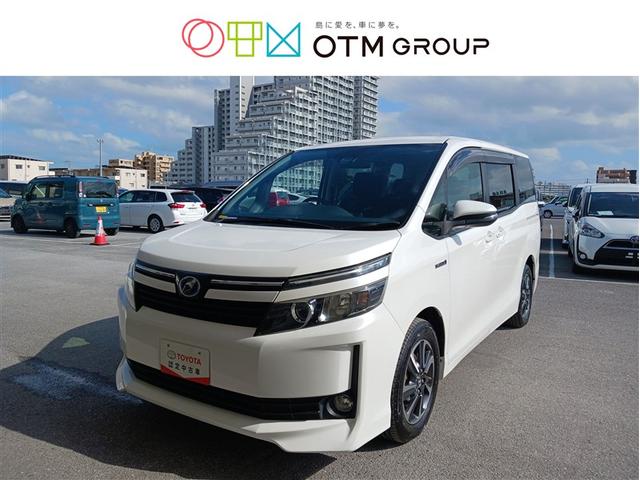 沖縄県の中古車ならヴォクシー ハイブリッドＶ　フルセグ　メモリーナビ　ＤＶＤ再生　ミュージックプレイヤー接続可　後席モニター　バックカメラ　衝突被害軽減システム　ＥＴＣ　両側電動スライド　ＬＥＤヘッドランプ　乗車定員７人　３列シート