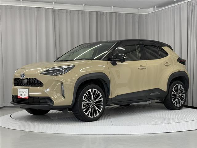 ヤリスクロス ハイブリッドZ 4WD 衝突被害軽減システム バックカメラ LEDヘッドランプ アルミホイール スマートキー オートクルーズコントロール ETC 盗難防止装置 電動シート キーレス 横滑り防止機能 ハイブリッド(1枚目)