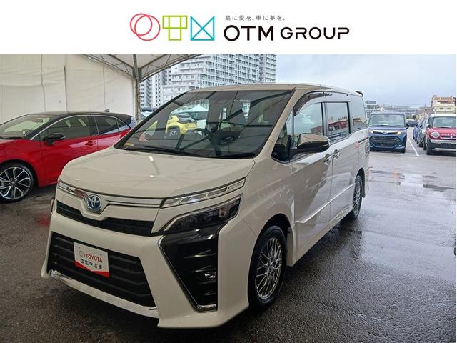 沖縄県の中古車ならヴォクシー ハイブリッドＺＳ　煌ＩＩＩ　フルセグ　メモリーナビ　ＤＶＤ再生　ミュージックプレイヤー接続可　バックカメラ　衝突被害軽減システム　ＥＴＣ　ドラレコ　両側電動スライド　ＬＥＤヘッドランプ　乗車定員７人　３列シート　記録簿