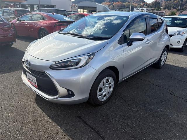 アクア(トヨタ) Ｇ　４ＷＤ　寒冷地　衝突被害軽減システム　メモリーナビ　バックカメラ　フルセグ　ＬＥＤヘッドランプ　スマートキー　オートクルーズコントロール　ＥＴＣ　盗難防止装置　キーレス　横滑り防止機能　ハイブリッド 中古車画像