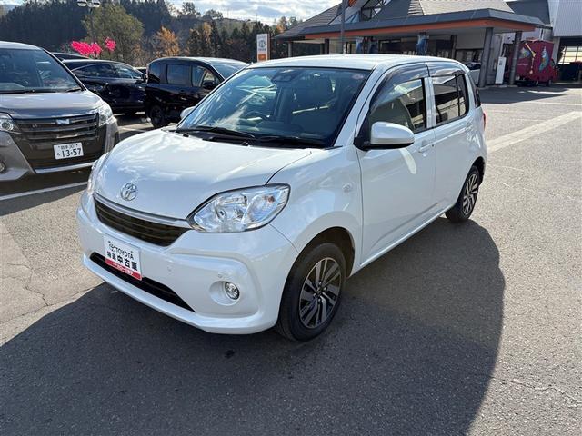 パッソ(トヨタ) Ｘ　Ｇパッケージ　４ＷＤ　寒冷地　衝突被害軽減システム　メモリーナビ　バックカメラ　ワンセグ　アルミホイール　スマートキー　アイドリングストップ　ＥＴＣ　盗難防止装置　キーレス　横滑り防止機能　ベンチシート 中古車画像