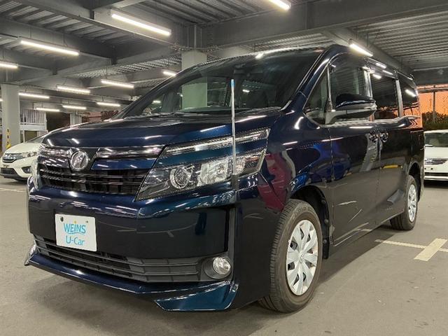 ヴォクシー(トヨタ) Ｘ　１セグ　エアバック　パワーウインドウ　ＥＴＣ車載器　ＬＥＤヘットランプ　バックガイドモニター　オートエアコン　ミュージックプレイヤー接続可　ＡＢＳ　メモリーナビ　キーレス　３列シート　４ＷＤ　ＴＶナビ 中古車画像