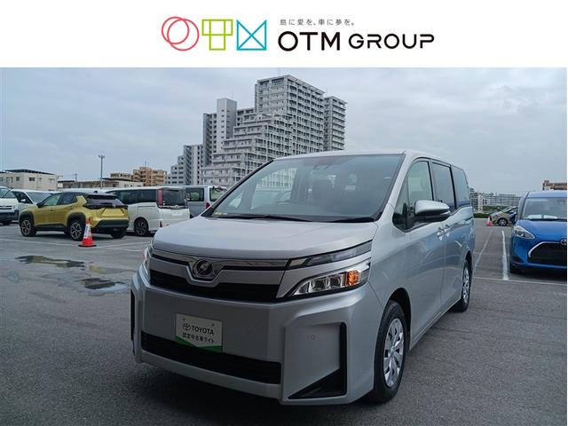 沖縄県の中古車ならヴォクシー Ｘ　メモリーナビ　ミュージックプレイヤー接続可　バックカメラ　衝突被害軽減システム　ＥＴＣ　両側電動スライド　ＬＥＤヘッドランプ　ウオークスルー　乗車定員８人　３列シート　アイドリングストップ