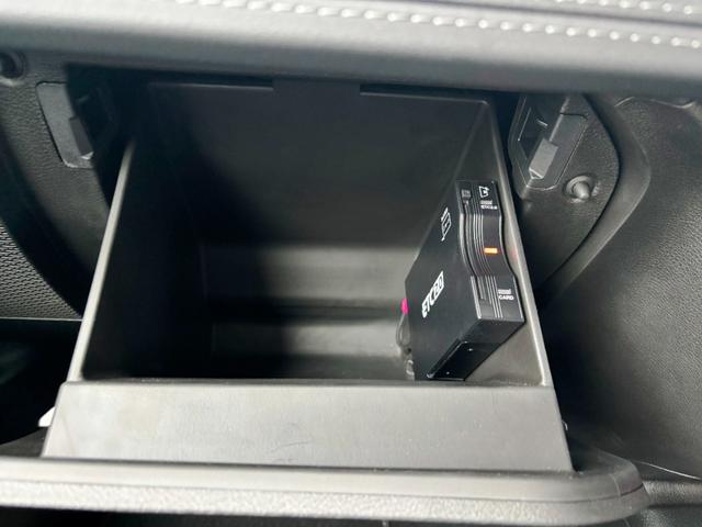 ジープ・ラングラーアンリミテッド ルビコン　後期モデル　登録済未使用車　ＬＥＤ　黒レザー　カープレイ　ＡＣＣ　バックカメラ・衝突軽減ブレーキ　シートヒーター　マッドテレーンタイヤ　ＥＴＣ２．０　アルパインオーディオ　純正１７インチアルミホイール（26枚目）