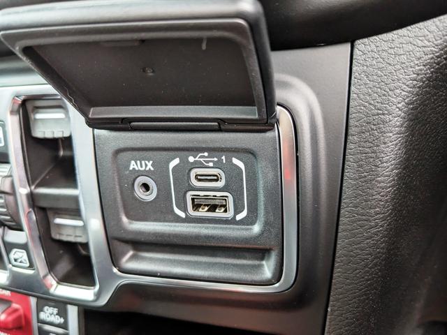 ジープ・ラングラーアンリミテッド ルビコン　後期モデル　登録済未使用車　ＬＥＤ　黒レザー　カープレイ　ＡＣＣ　バックカメラ・衝突軽減ブレーキ　シートヒーター　マッドテレーンタイヤ　ＥＴＣ２．０　アルパインオーディオ　純正１７インチアルミホイール（65枚目）