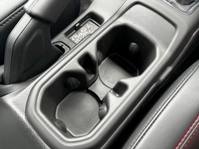 ジープ・ラングラーアンリミテッド ルビコン　後期モデル　登録済未使用車　ＬＥＤ　黒レザー　カープレイ　ＡＣＣ　バックカメラ・衝突軽減ブレーキ　シートヒーター　マッドテレーンタイヤ　ＥＴＣ２．０　アルパインオーディオ　純正１７インチアルミホイール（67枚目）