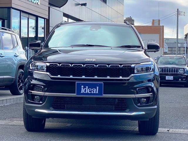 ジープ・コマンダー リミテッド　登録済未使用車　ＬＥＤ　レザー　衝突軽減Ｂ　純正ナビ　アラウンドビューモニター　アップルカープレイ　アンドロイドオート　ＡＣＣ　電動リアゲート　オートホールド　バックソナー　ＥＴＣ　純正１８インチＡＷ（5枚目）