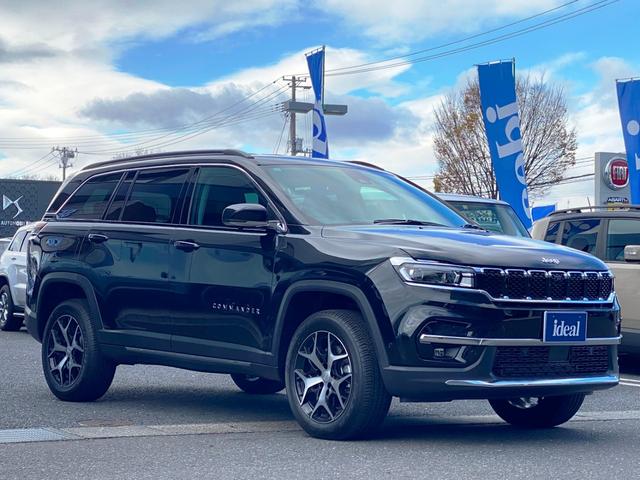 ジープ・コマンダー リミテッド　登録済未使用車　ＬＥＤ　レザー　衝突軽減Ｂ　純正ナビ　アラウンドビューモニター　アップルカープレイ　アンドロイドオート　ＡＣＣ　電動リアゲート　オートホールド　バックソナー　ＥＴＣ　純正１８インチＡＷ（6枚目）