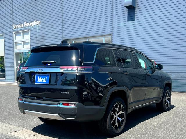 ジープ・コマンダー リミテッド　登録済未使用車　ＬＥＤ　レザー　衝突軽減Ｂ　純正ナビ　アラウンドビューモニター　アップルカープレイ　アンドロイドオート　ＡＣＣ　電動リアゲート　オートホールド　バックソナー　ＥＴＣ　純正１８インチＡＷ（8枚目）