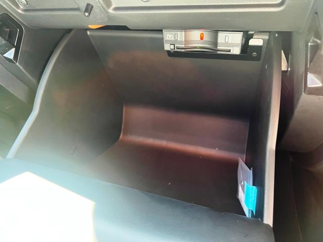 ジープ・コマンダー リミテッド　登録済未使用車　ＬＥＤ　レザー　衝突軽減Ｂ　純正ナビ　アラウンドビューモニター　アップルカープレイ　アンドロイドオート　ＡＣＣ　電動リアゲート　オートホールド　バックソナー　ＥＴＣ　純正１８インチＡＷ（21枚目）