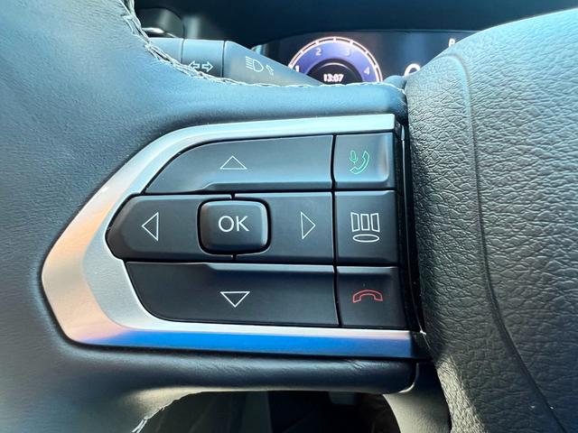 ジープ・コマンダー リミテッド　登録済未使用車　ＬＥＤ　レザー　衝突軽減Ｂ　純正ナビ　アラウンドビューモニター　アップルカープレイ　アンドロイドオート　ＡＣＣ　電動リアゲート　オートホールド　バックソナー　ＥＴＣ　純正１８インチＡＷ（29枚目）