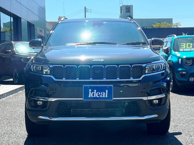 ジープ・コマンダー リミテッド　登録済未使用車　ＬＥＤ　レザー　衝突軽減Ｂ　純正ナビ　アラウンドビューモニター　アップルカープレイ　アンドロイドオート　ＡＣＣ　電動リアゲート　オートホールド　バックソナー　ＥＴＣ　純正１８インチＡＷ（43枚目）