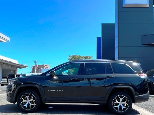 ジープ・コマンダー リミテッド　登録済未使用車　ＬＥＤ　レザー　衝突軽減Ｂ　純正ナビ　アラウンドビューモニター　アップルカープレイ　アンドロイドオート　ＡＣＣ　電動リアゲート　オートホールド　バックソナー　ＥＴＣ　純正１８インチＡＷ（49枚目）