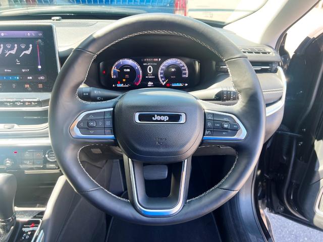 ジープ・コマンダー リミテッド　登録済未使用車　ＬＥＤ　レザー　衝突軽減Ｂ　純正ナビ　アラウンドビューモニター　アップルカープレイ　アンドロイドオート　ＡＣＣ　電動リアゲート　オートホールド　バックソナー　ＥＴＣ　純正１８インチＡＷ（54枚目）