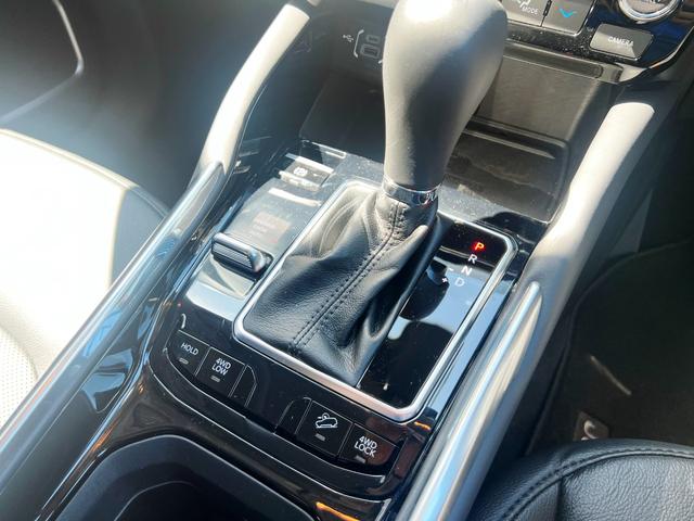 ジープ・コマンダー リミテッド　登録済未使用車　ＬＥＤ　レザー　衝突軽減Ｂ　純正ナビ　アラウンドビューモニター　アップルカープレイ　アンドロイドオート　ＡＣＣ　電動リアゲート　オートホールド　バックソナー　ＥＴＣ　純正１８インチＡＷ（57枚目）