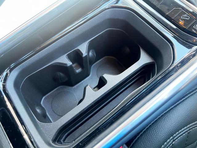 ジープ・コマンダー リミテッド　登録済未使用車　ＬＥＤ　レザー　衝突軽減Ｂ　純正ナビ　アラウンドビューモニター　アップルカープレイ　アンドロイドオート　ＡＣＣ　電動リアゲート　オートホールド　バックソナー　ＥＴＣ　純正１８インチＡＷ（58枚目）