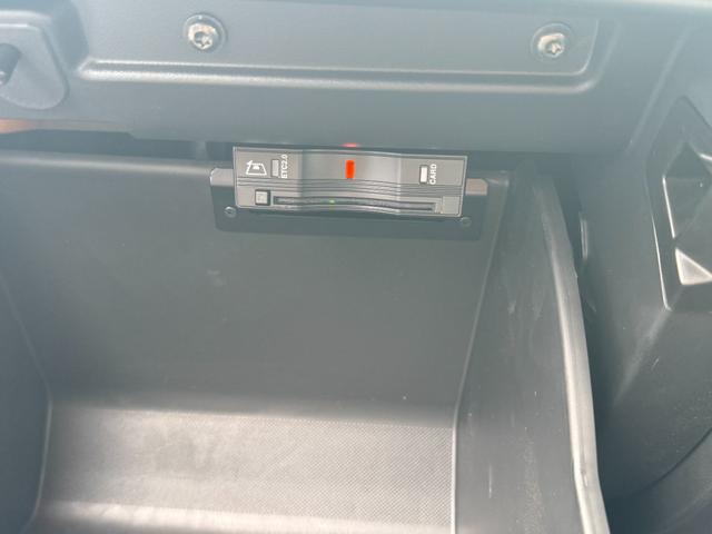 ジープ・コマンダー リミテッド　登録済未使用車　ＬＥＤ　レザー　衝突軽減Ｂ　純正ナビ　アラウンドビューモニター　アップルカープレイ　アンドロイドオート　ＡＣＣ　電動リアゲート　オートホールド　バックソナー　ＥＴＣ　純正１８インチＡＷ（60枚目）